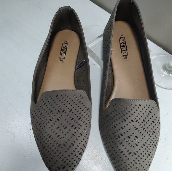 Seychelles pointy toe flats olive green punched open design Size 6.5 Womens - Picture 6 of 13